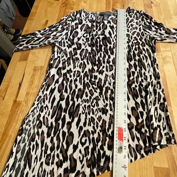 Chicos Travelers Top Leopard Animal Print Asymmetrical Slinky Size 0 US Small - Picture 5 of 8